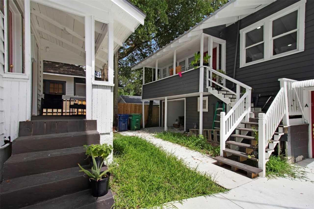 1024 E CRENSHAW STREET