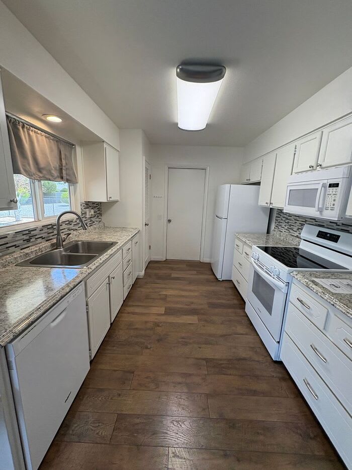 9627 West Greenway Road