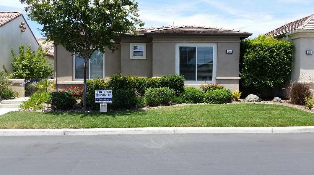 Clean Neat 55+ Legends Plan 1 with excellent location in Four Seasons