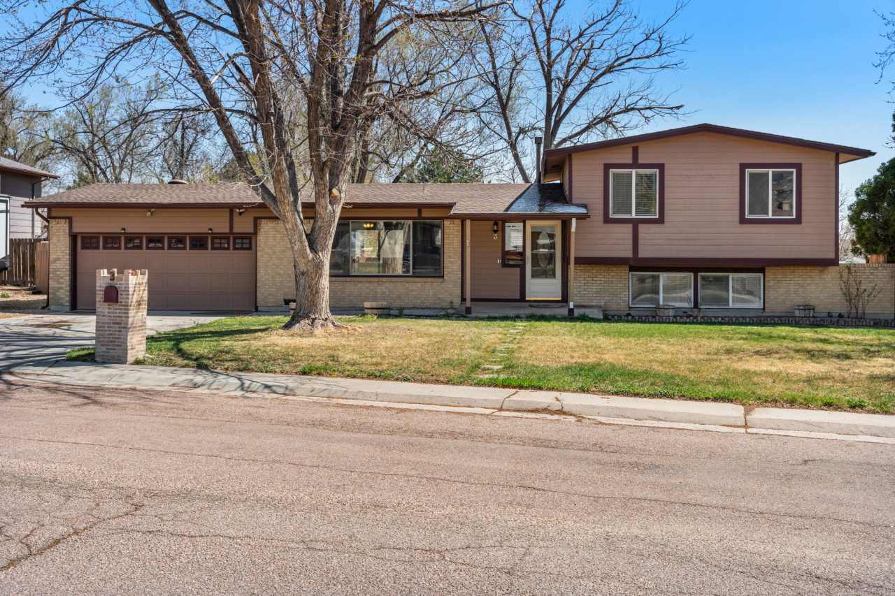 3 Clover Circle West