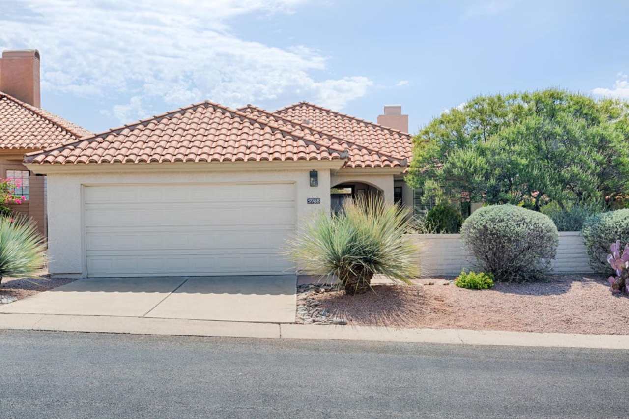 AIR B FURNISHED Spacious, bright, BEAUTIFUL home With Mountain views!