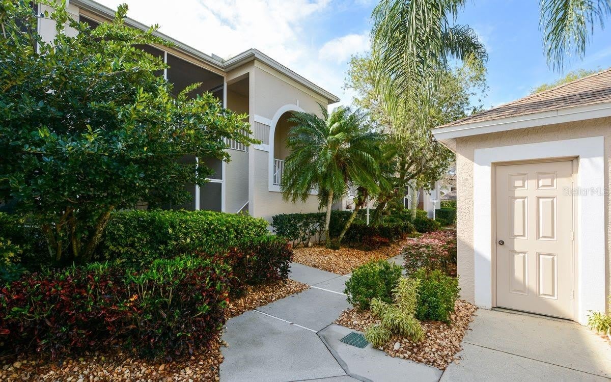 9611 CASTLE POINT DRIVE