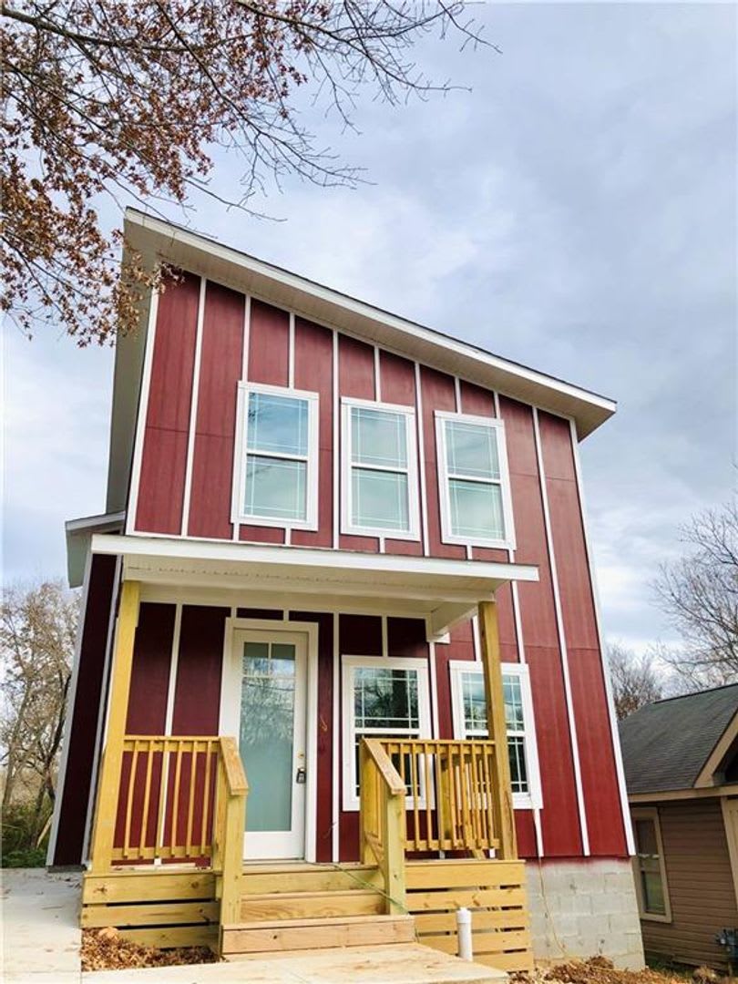Beautiful + Updated Home in Fayetteville