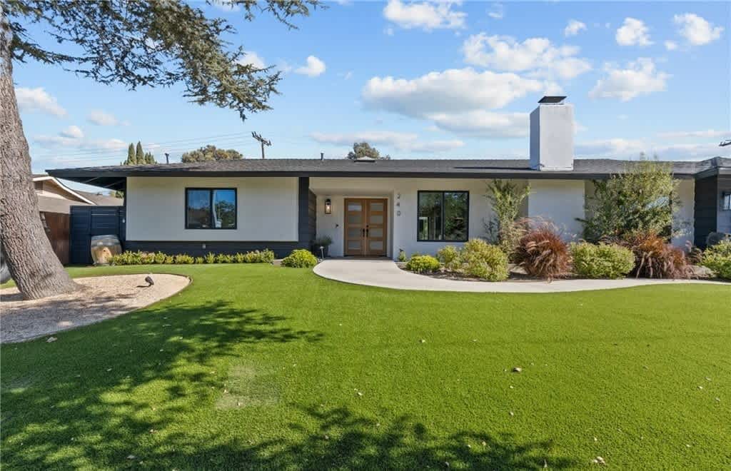 240 W Gainsborough Rd