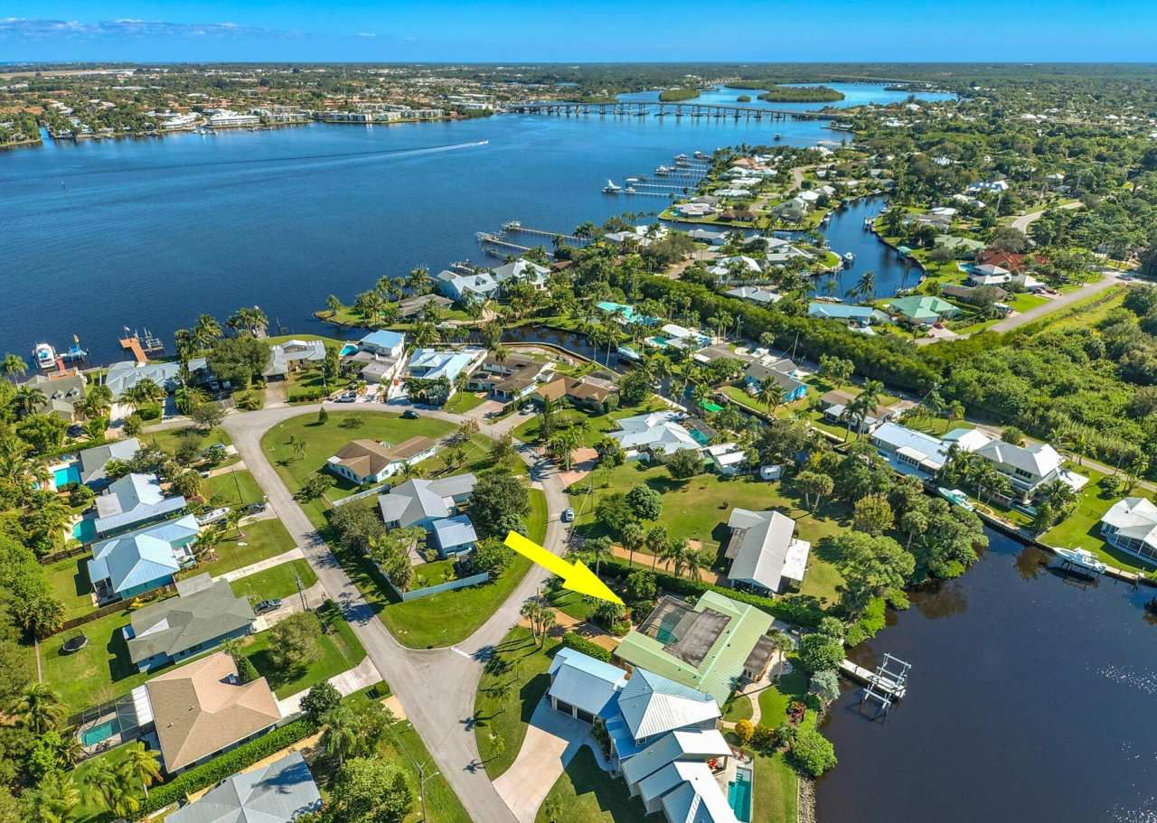 1282 SW Pelican Crescent