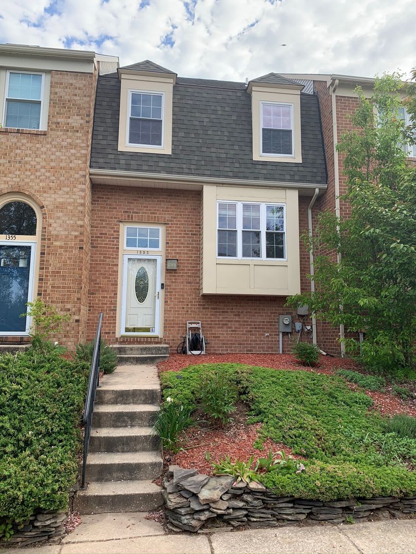 Gorgeous 3 BR/2 Full BA  2 Half BA Waterfront Townhouse in Stoney Beach!