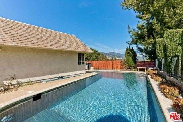 2108 El Arbolita Drive