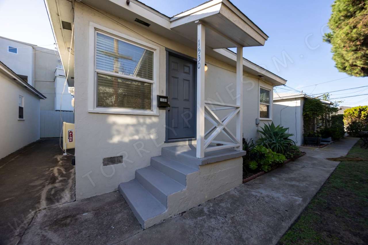 2 WEEKS FREE!!! 2BR with Assigned Parking in Pacific Beach