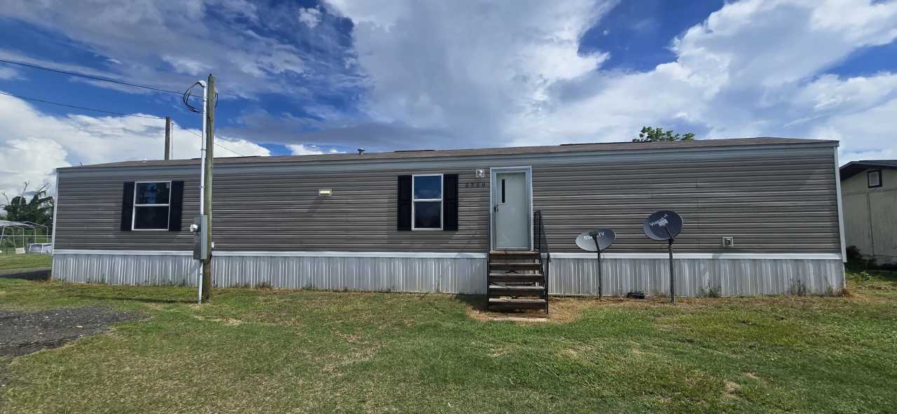 2739 East 11th Court