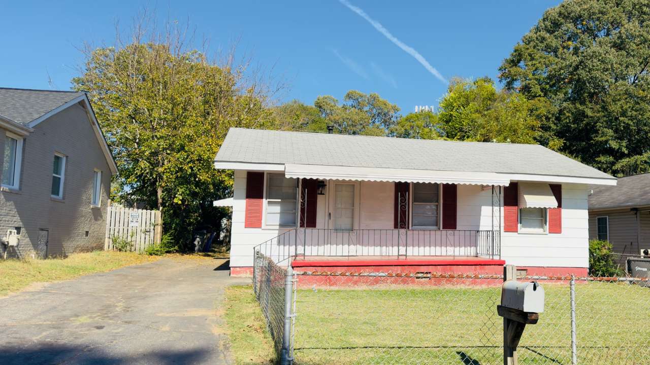 3 Bedroom home |storage shed included |