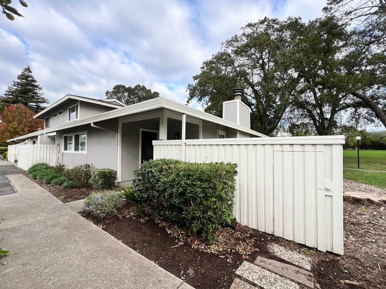 Spacious Three Bedroom Condo in South Napa