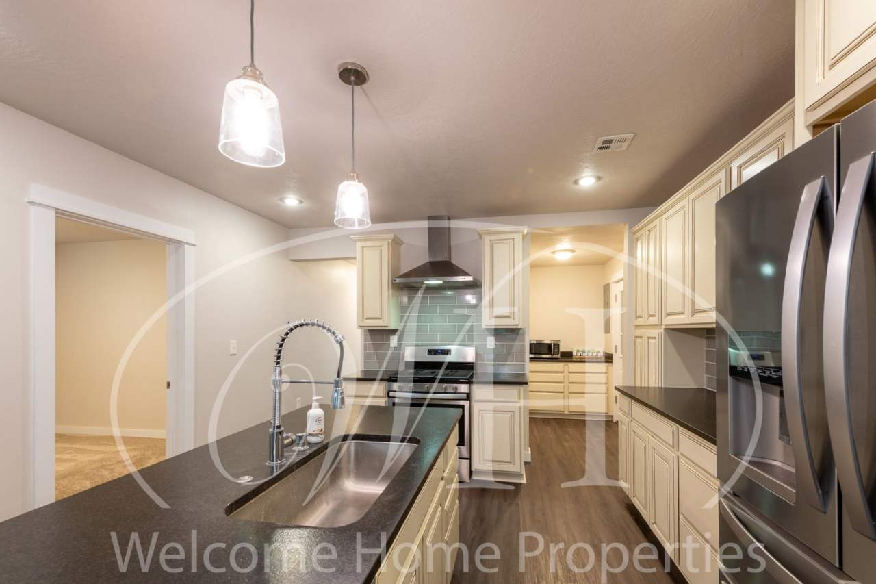 Spacious 4 Bedroom Home Near WWU