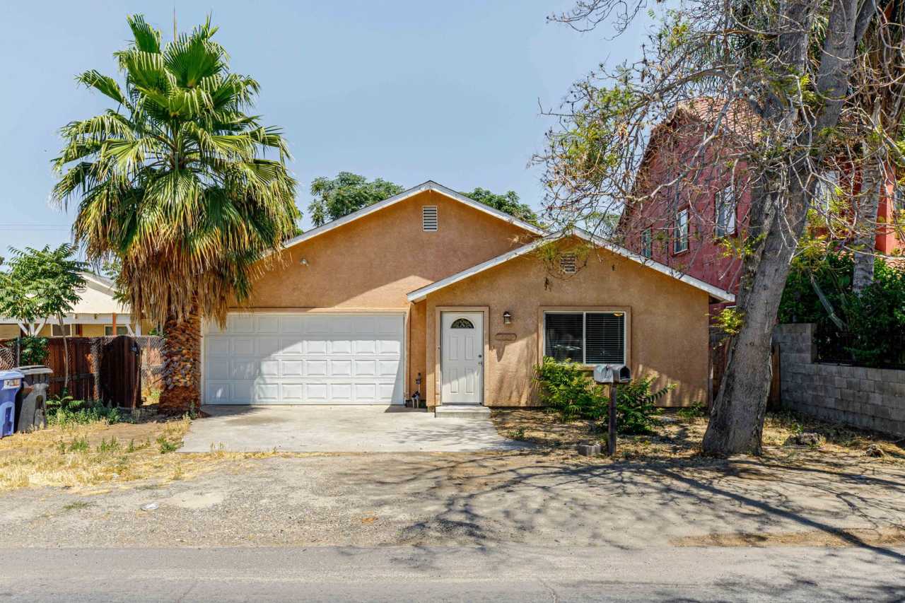 3 bed 2 bath home for RENT in Modesto by Highway 99