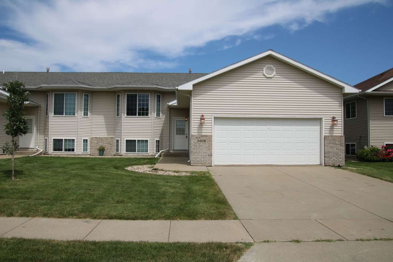 4 BD, 2 BA TOWN HOMES...AFFORDABLY PRICED! GREAT LOCATION! PET FRIENDLY!