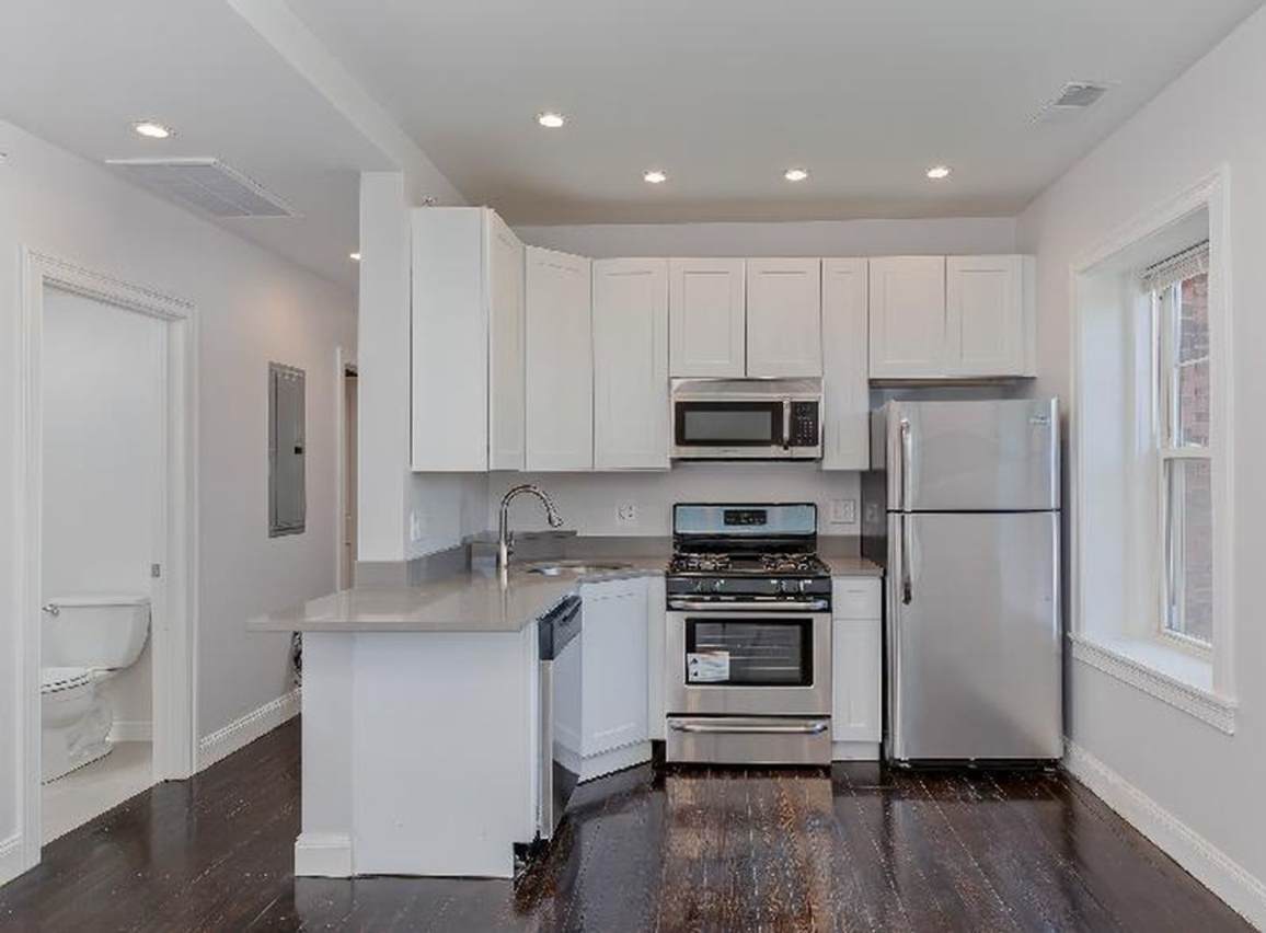 HOT SOUTH END LISTING!!!!!!!