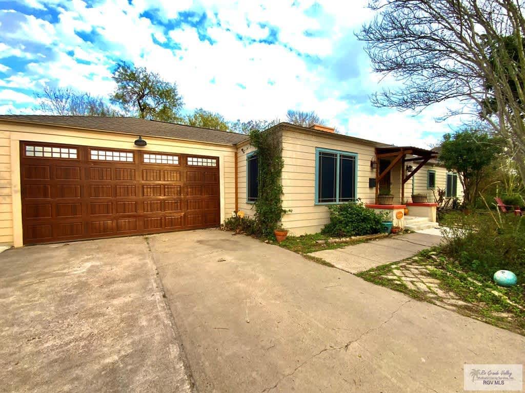 205 EBONY AVE.