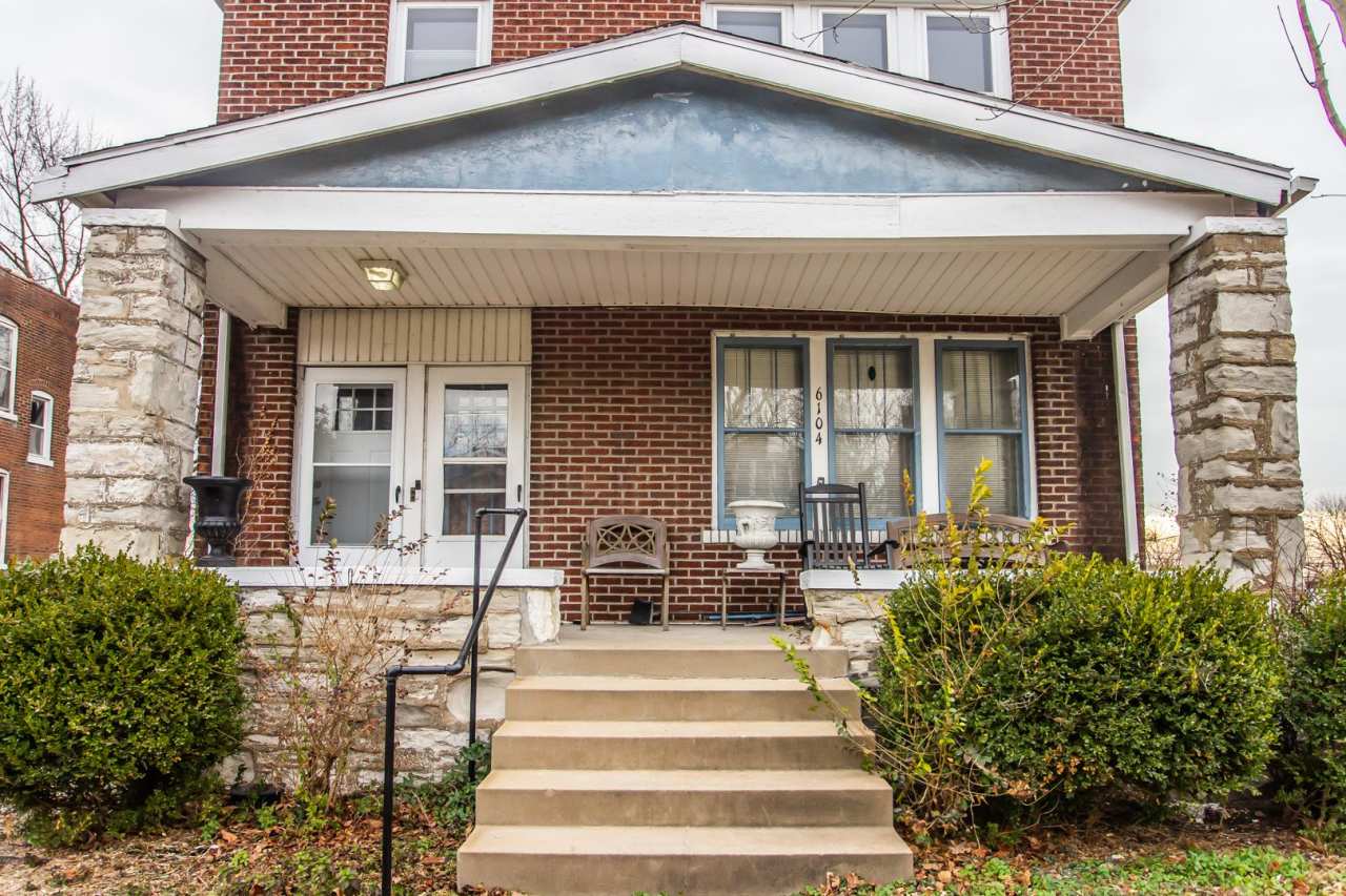 Loft like living in Carondelet. Ask about our rent special!