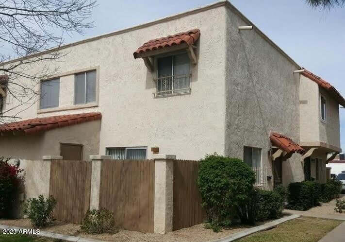 1216 E TOWNLEY Avenue