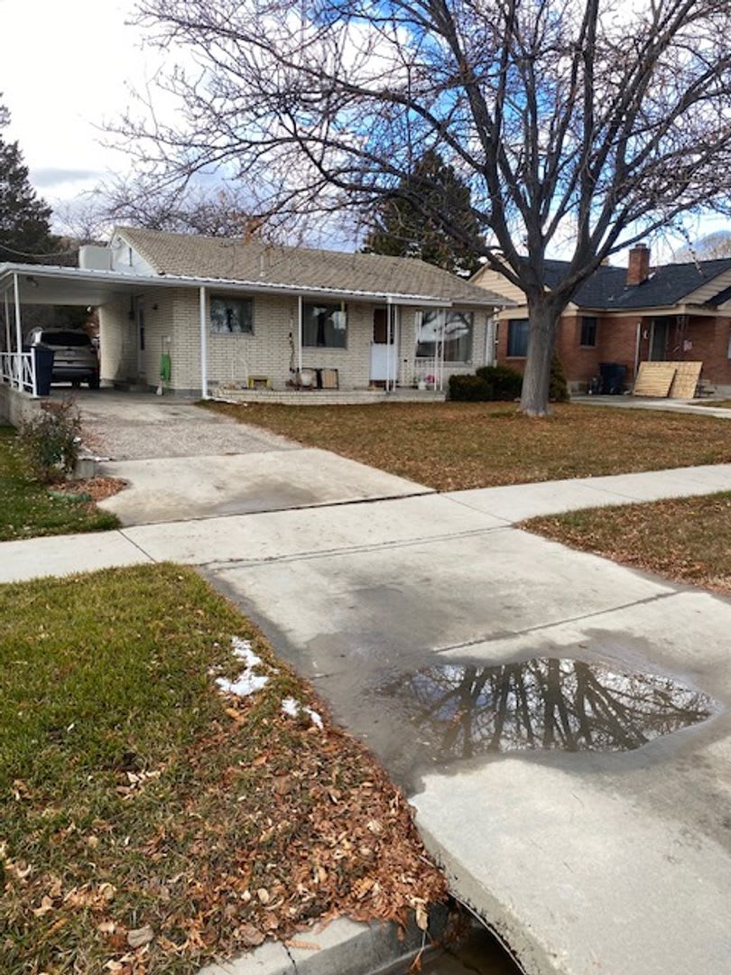 2 Bedroom Home in Great Neighborhood!