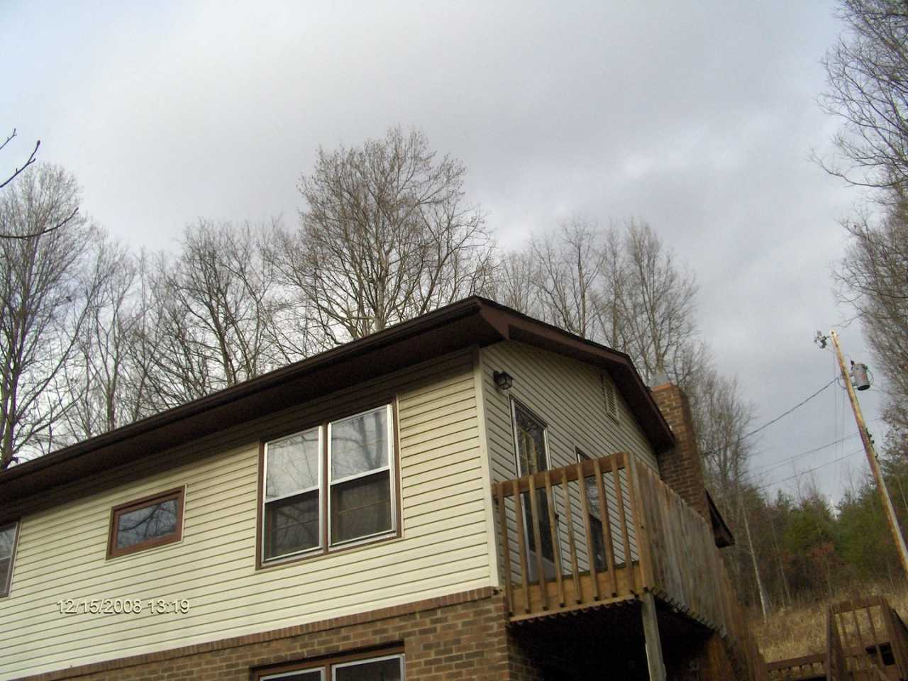 2 Bedroom, 1 Bath Upper Unit Duplex