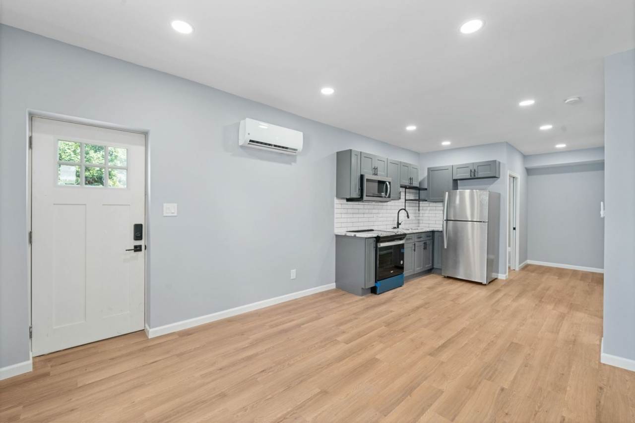 Charming 2BR Duplex in Columbus