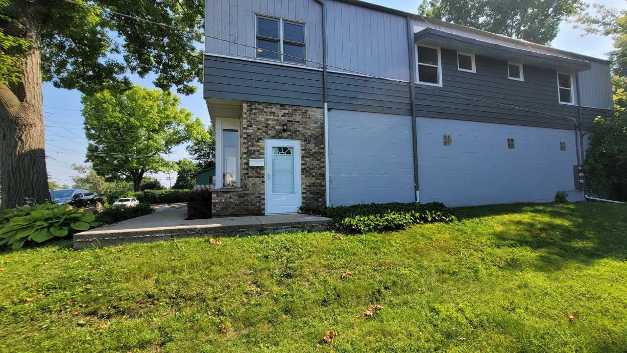 792 N Barron Boulevard