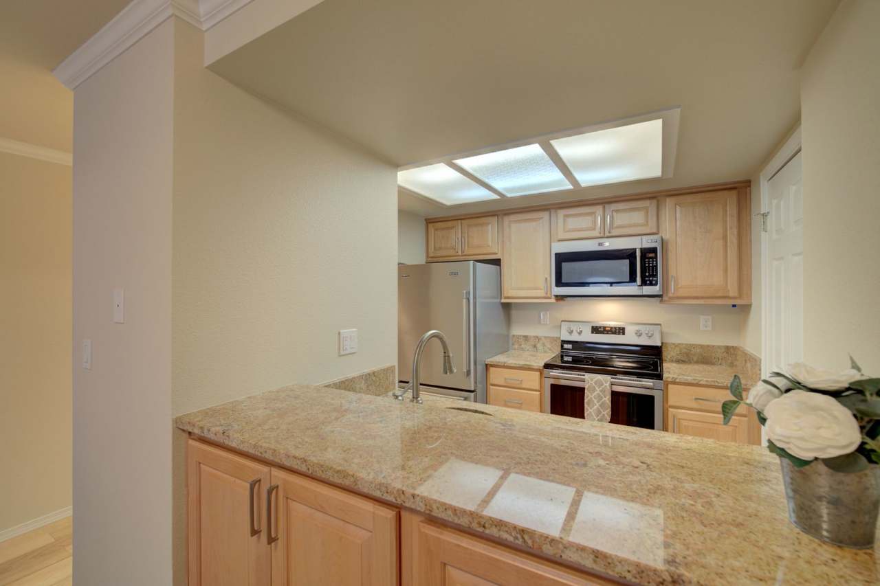 2Bd/1Ba Bellevue Condo