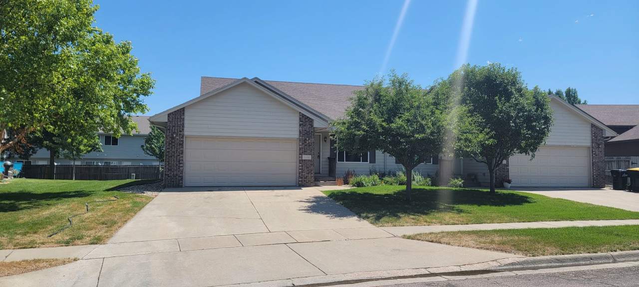 Spacious West Sioux Falls Twinhome with Great Location - Snow and Lawncare Included!!!