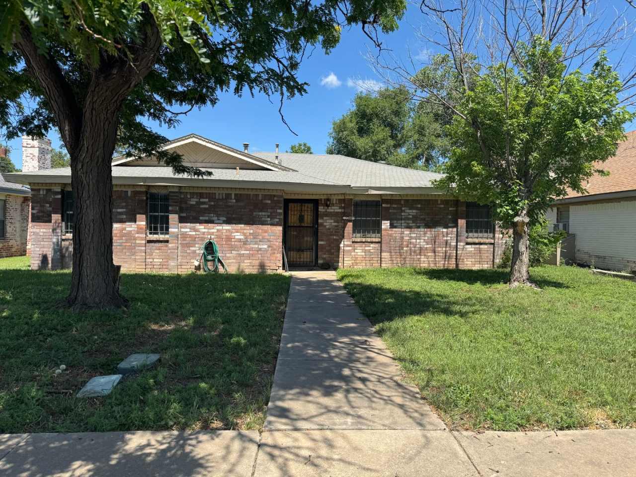 3bedroom 2bedrooms 2 car garage 1/2 off 1st month's rent