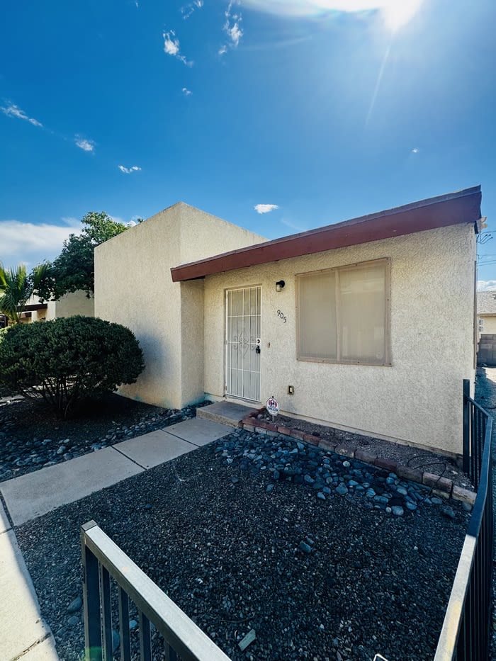 905 East Adams Street