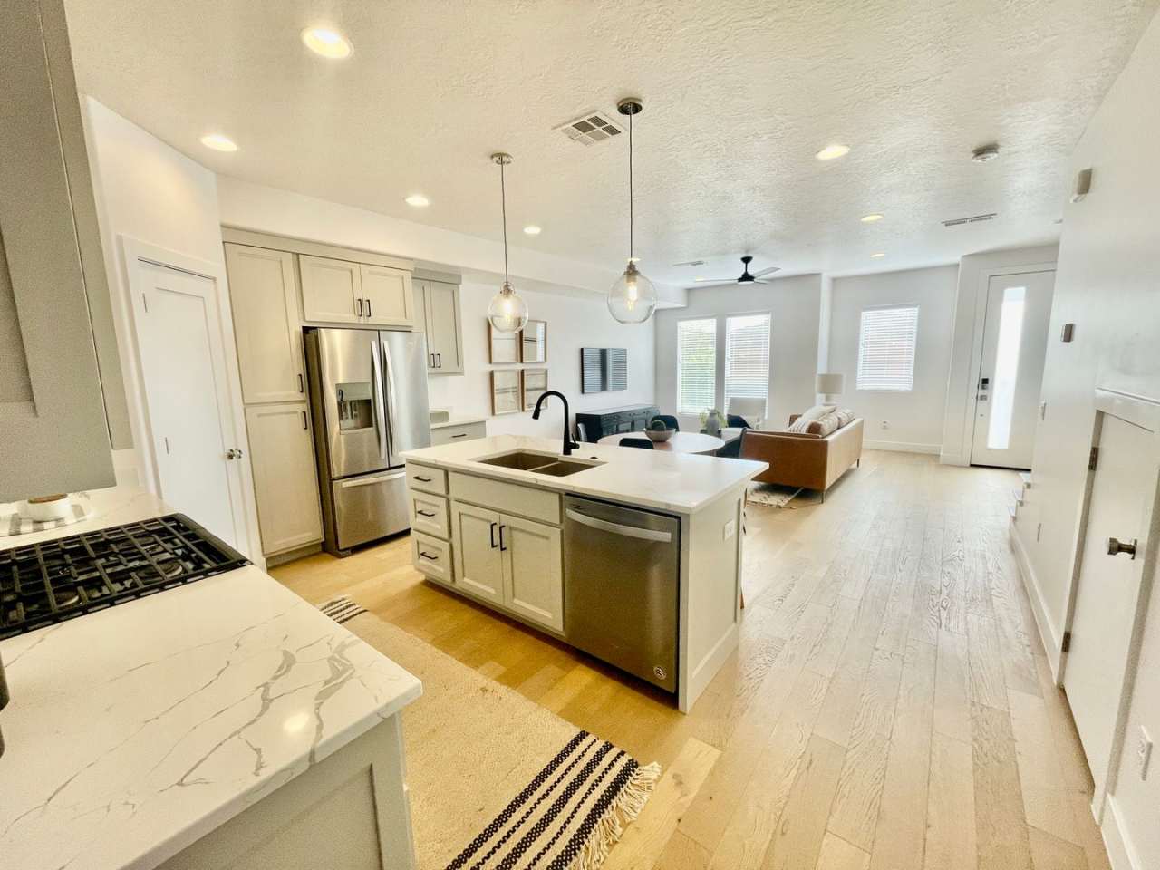 Beautiful Three Bedroom Townhome in Woodland Estates