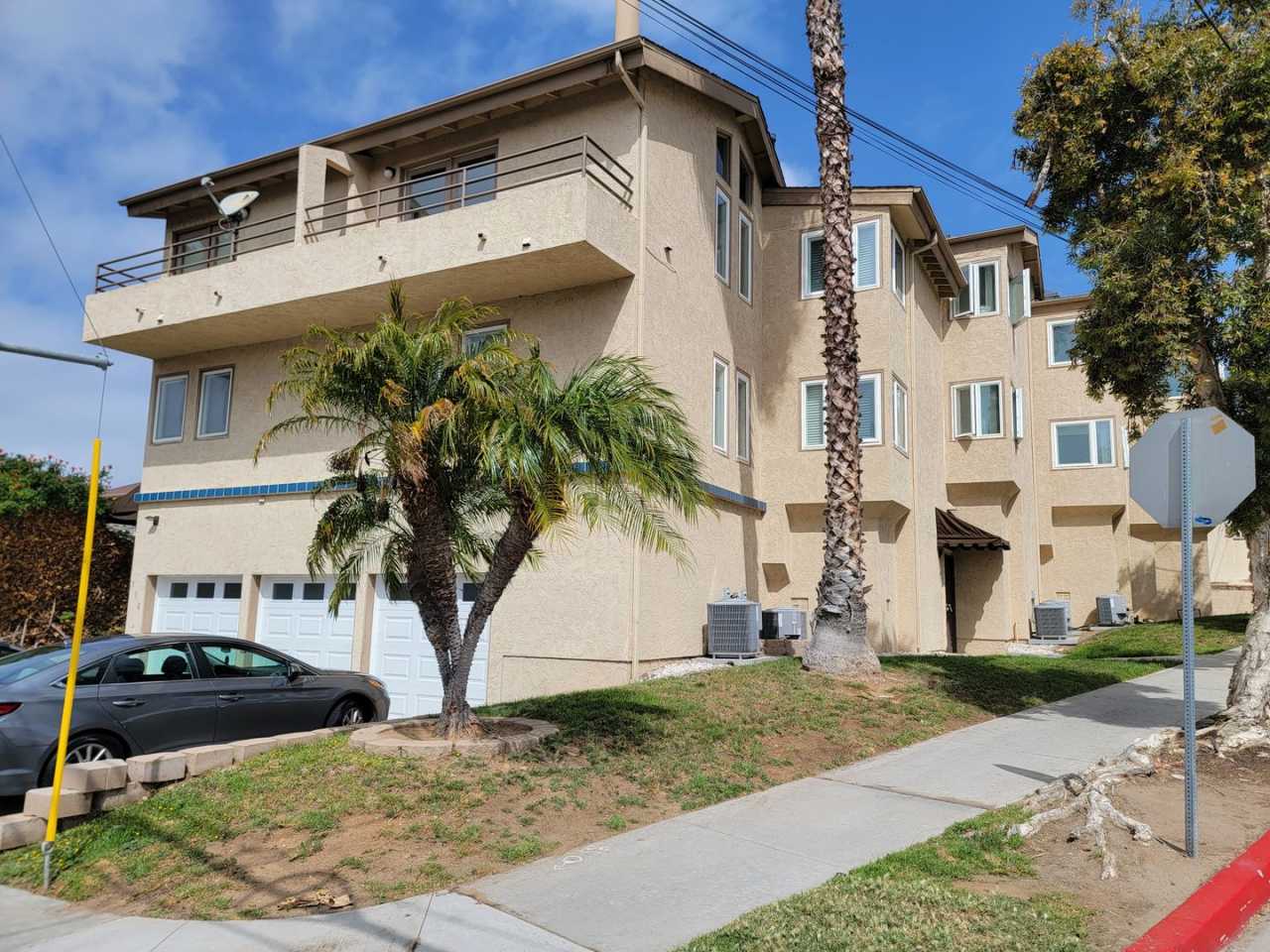 Elegant  Spacious 2-Bedroom Townhome in Little Italy