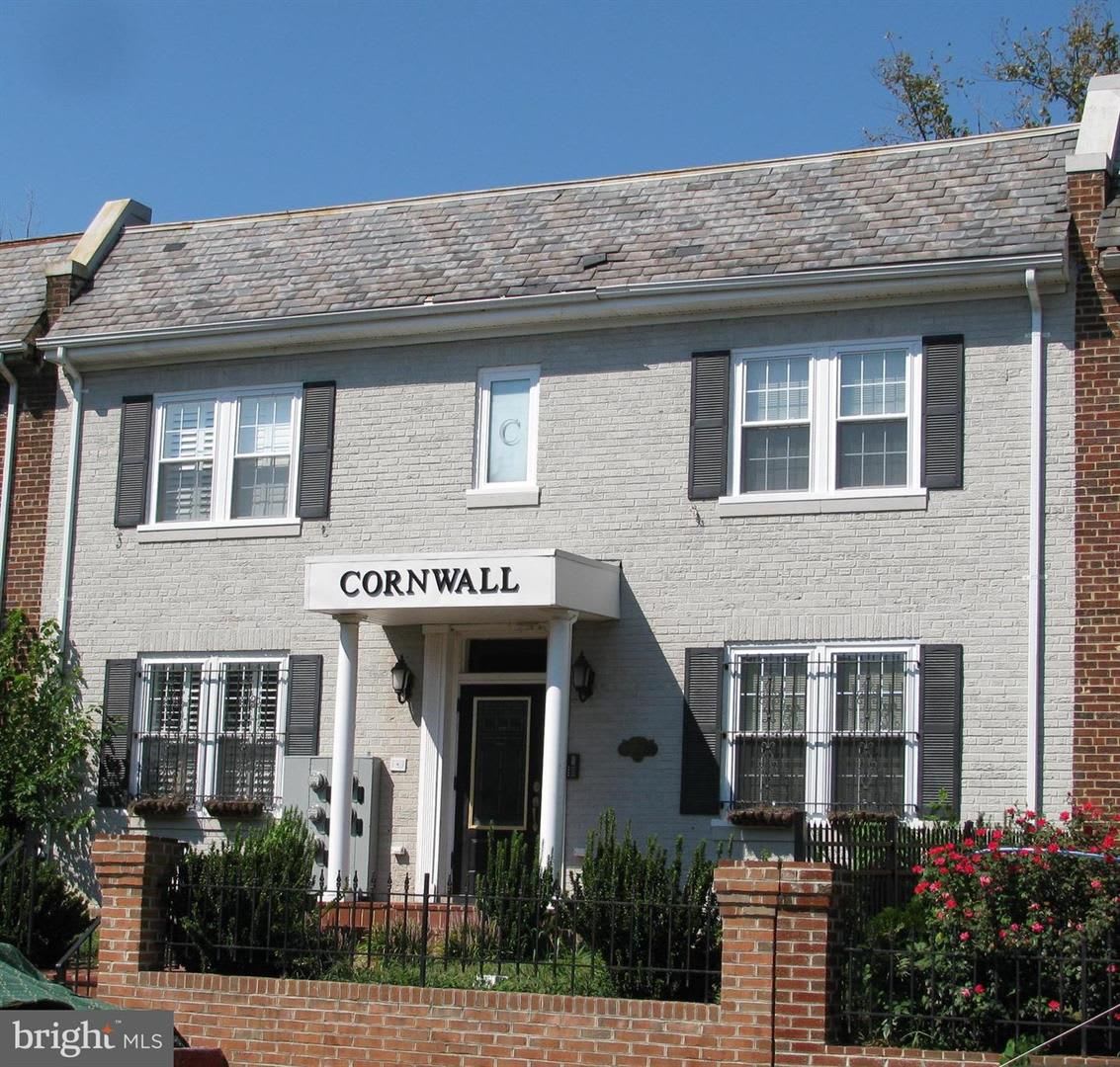 Sunny and Spacious One-Bedroom Apartment Steps from Stadium-Armory Metro