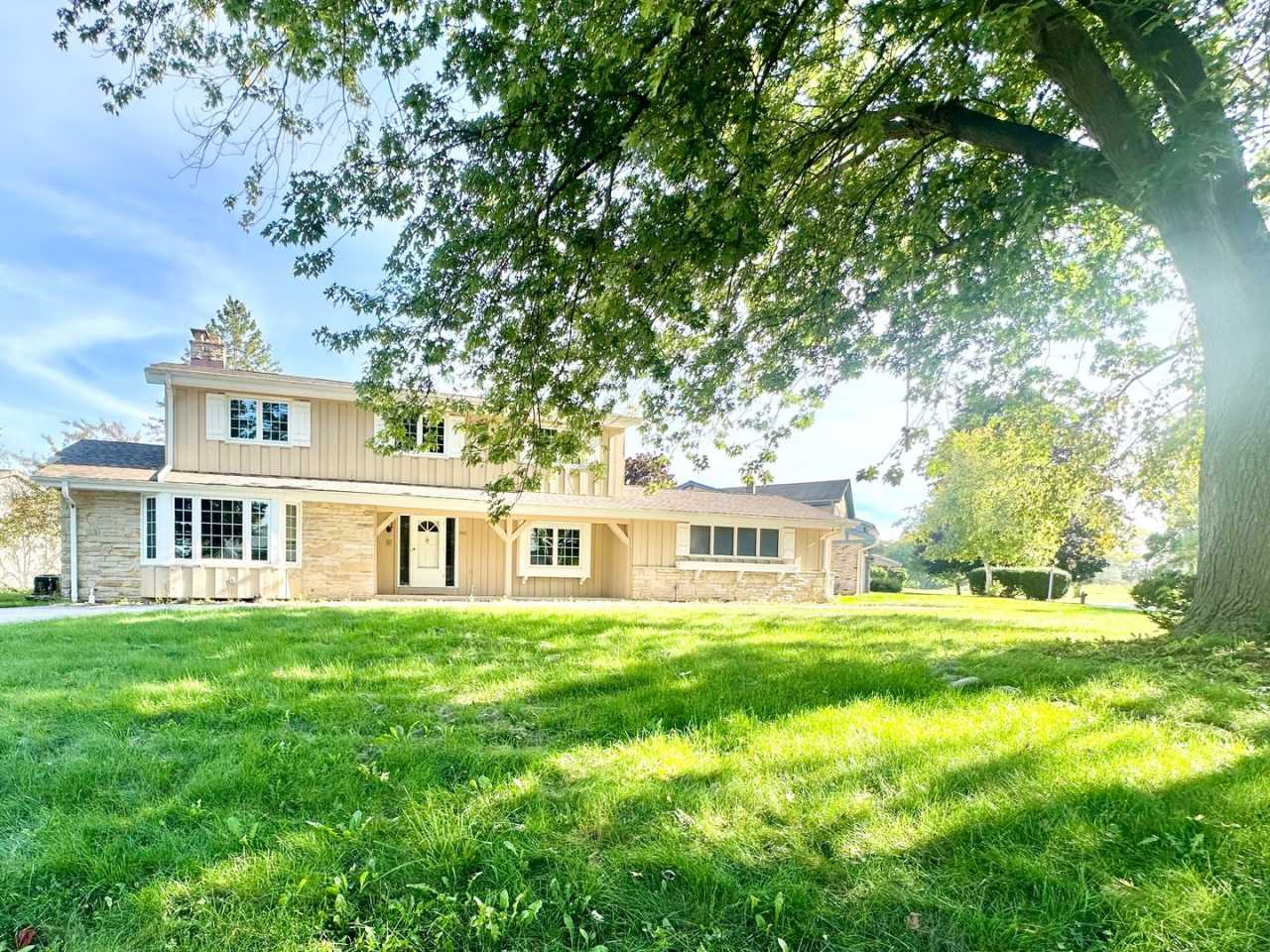 Desirable Mequon Home in Heart of Ville du Parc!