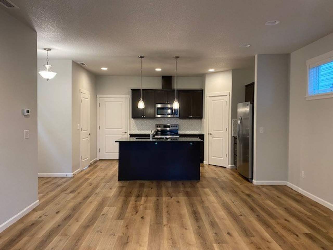 Like New Modern Home - Walnut Grove Area