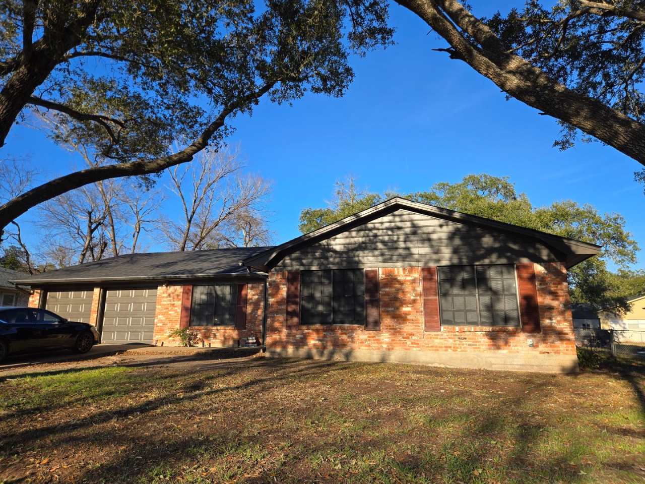 Fall Pre-Lease!! College Station - 4 bedroom / 2 bath / Garage / Fenced in back yard.