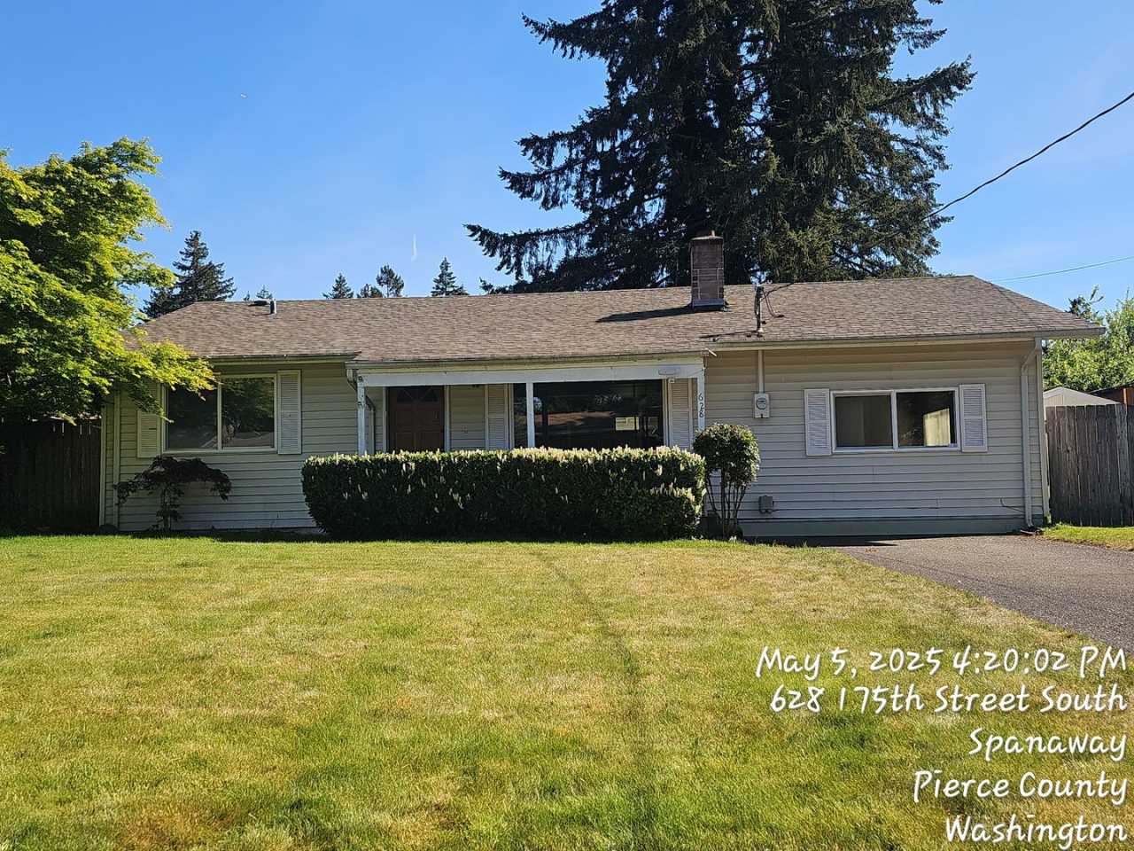 Spanaway rambler home - 3 bedrooms 1 bath, Plus bonus room - 15 min from back gate Lewis/McCord! Available NOW!