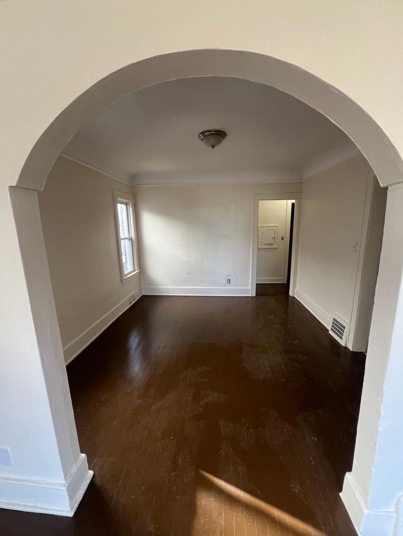 Cozy Westside Family Flat - Upper and Lower Units Available !