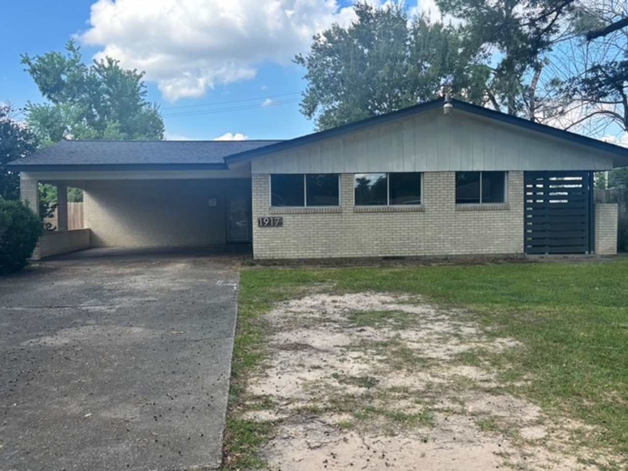 Beautiful 3 Bedroom, 2 Bath Home in Central Lake Charles