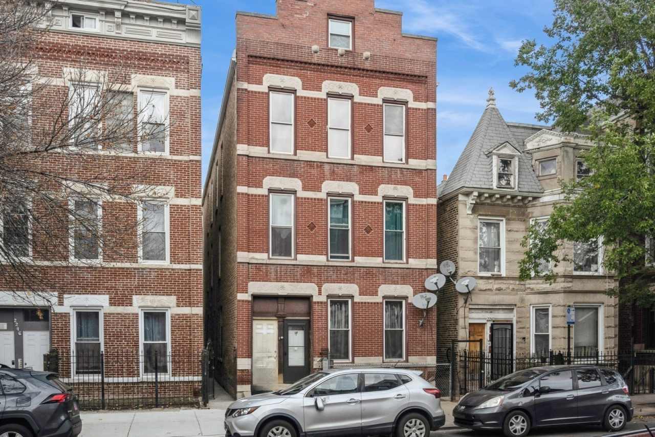 2242 W 19th Street unit: 1R