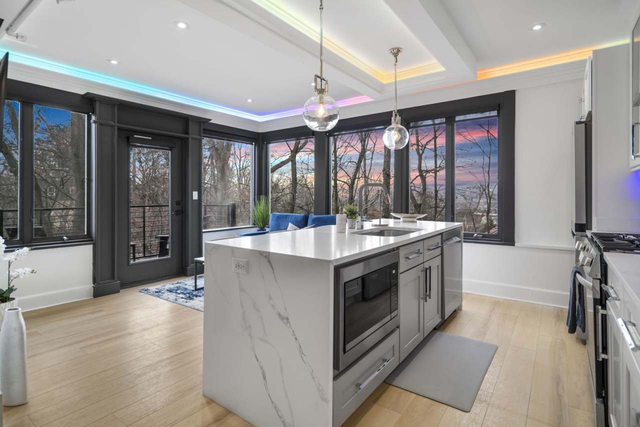 THE SUMMIT at 201 OAK AVENUE