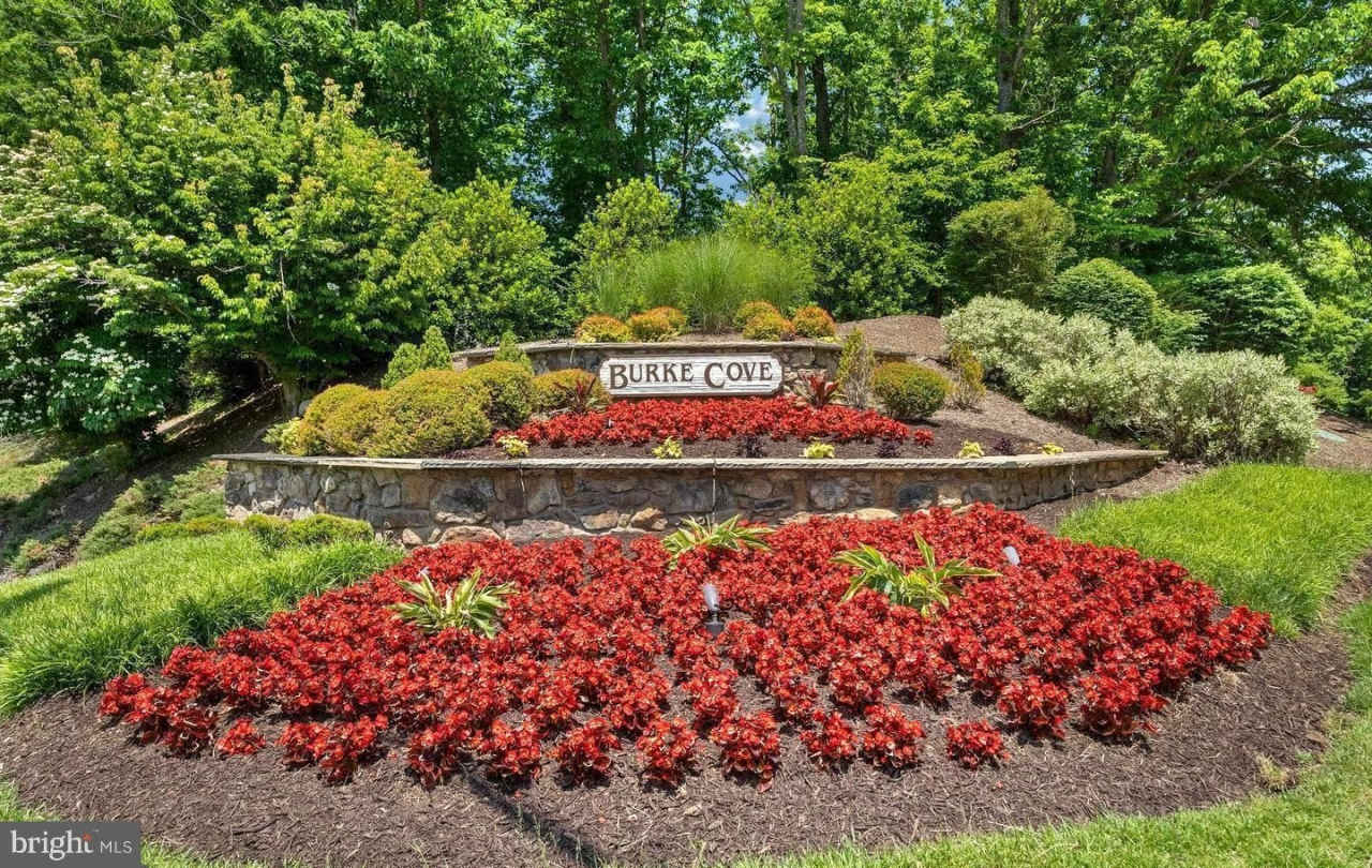 5912 COVE LANDING Road unit: 301