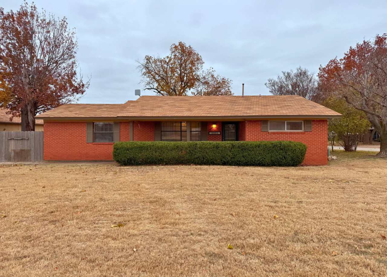 3 Bed 1 Bath + Garage/Workshop On Corner Lot