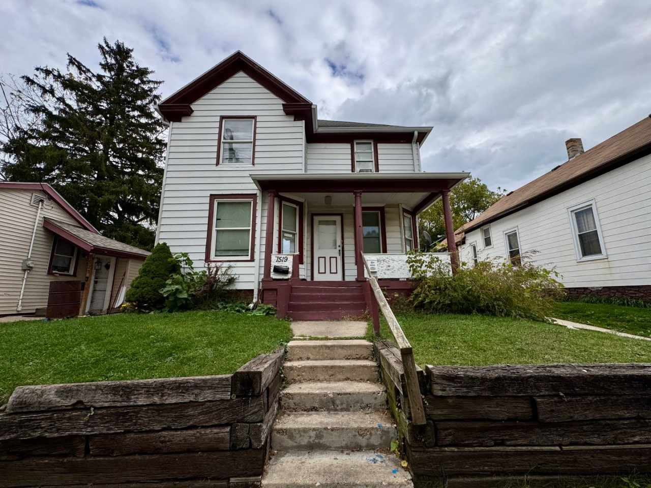 Large 2 Bed Lower Unit with Appliances  Garage Space!