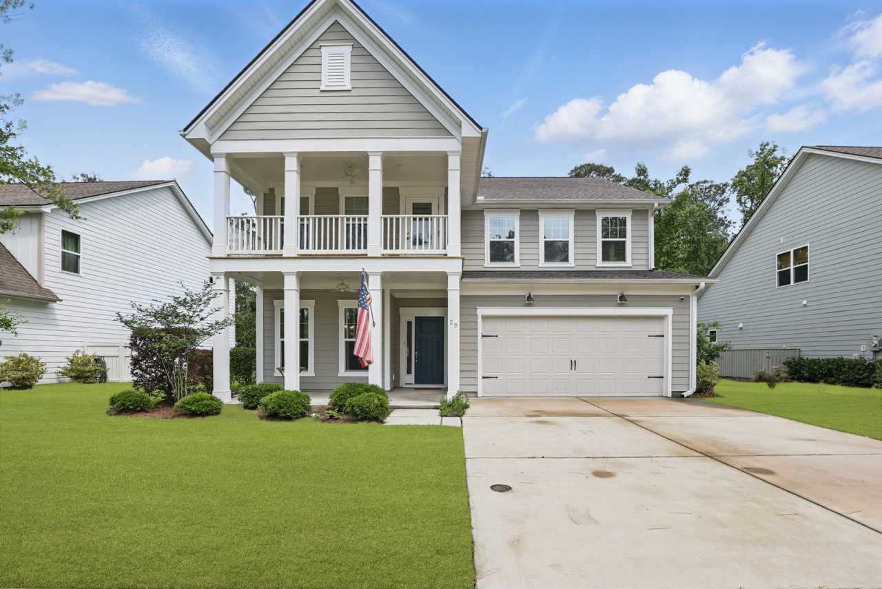 Spacious 5 Bedroom Home in Richmond Hill’s Waterways Community