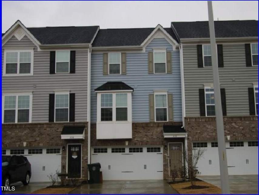 222 Amber Acorn Avenue