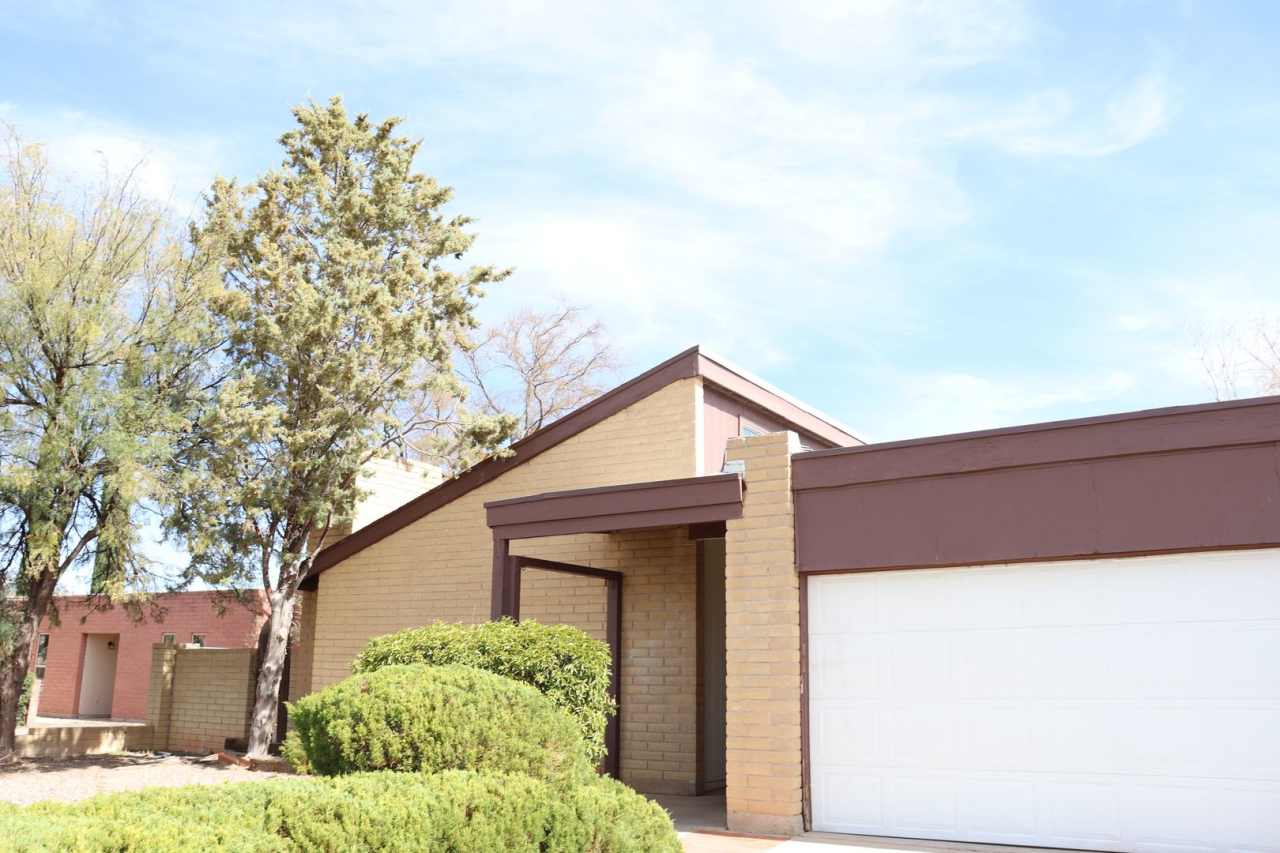 4 Bedroom Home with Large Backyard