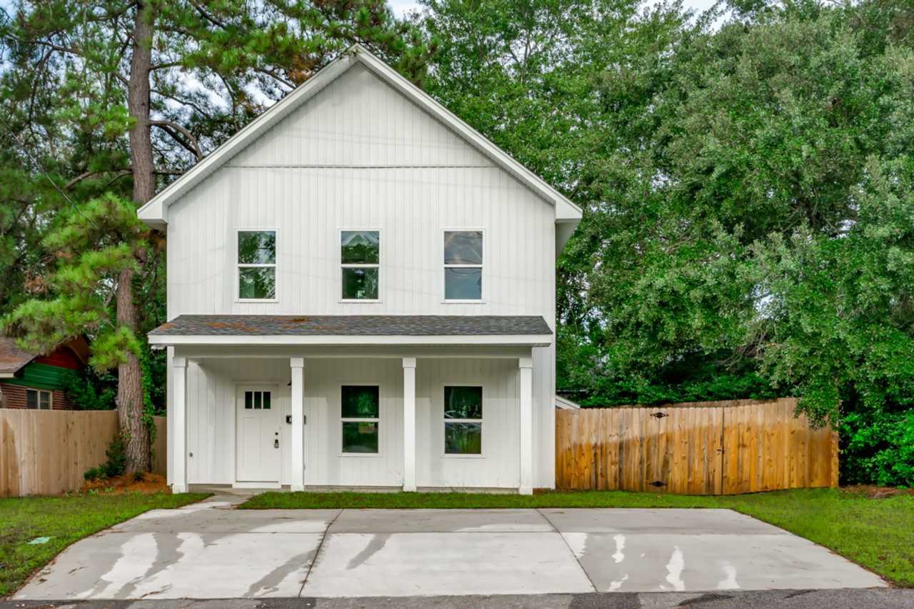 Pre-Leasing for the 26-27 School Year! Unbeatable Location