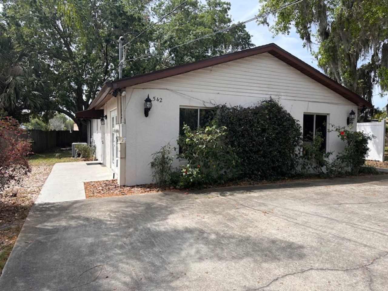 DOWNTOWN TAVARES DUPLEX