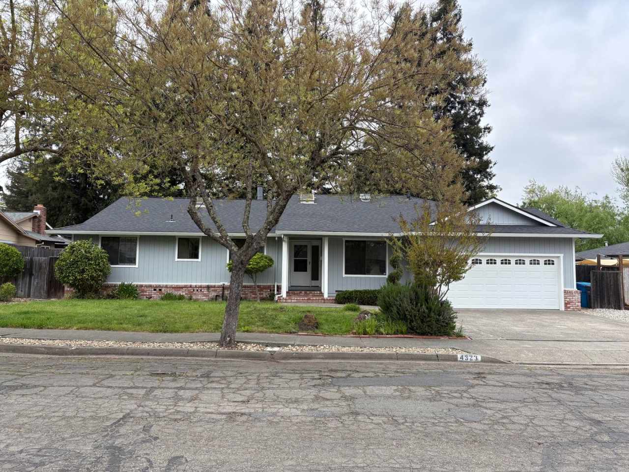 Beautiful 4-Bedroom Home with Dual Primary Bedrooms in NE Santa Rosa